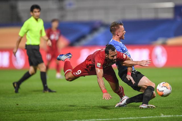 文班25+9马刺大胜爵士 布克40分太阳逆转快船