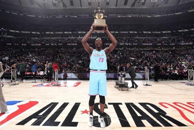 羽毛球亚锦赛：石宇奇男单登顶 国羽两冠两亚收官