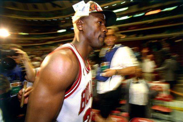 高诗岩14+13山东胜青岛 崔永熙19分广州胜四川